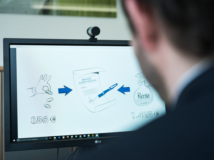 Hände Beratung zur Berufsunfähigkeitsversicherung mit einer Kostenlosen Erstberatung zur Altersvorsorgeplanung